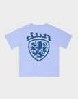 T-SHIRT MIT BLAUEM WAPPEN