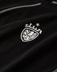 TECH-T-SHIRT MIT SCHWARZEM WAPPEN