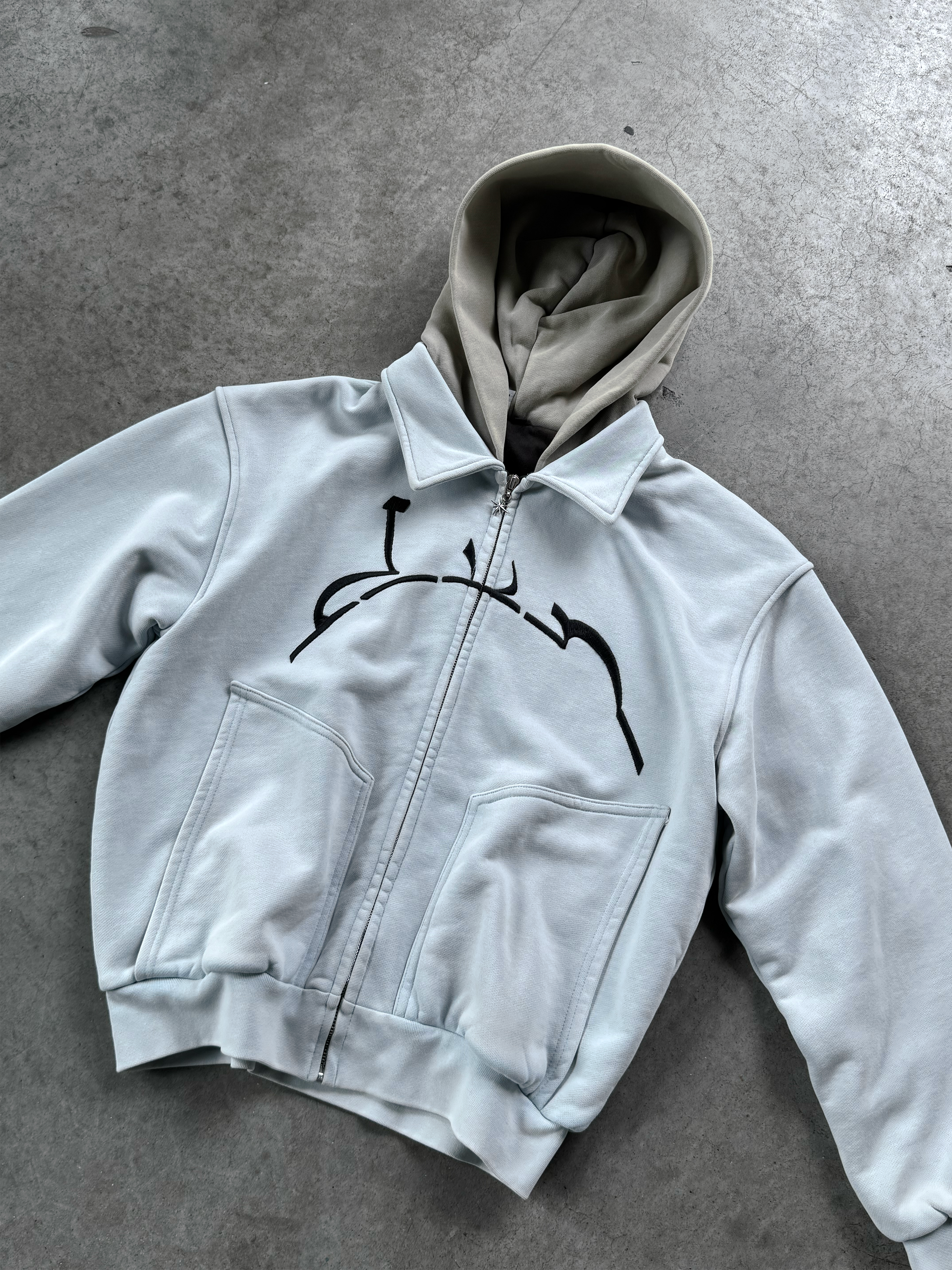 ARCHIVBLAUE KAPUZENJACKE MIT REISSVERSCHLUSS