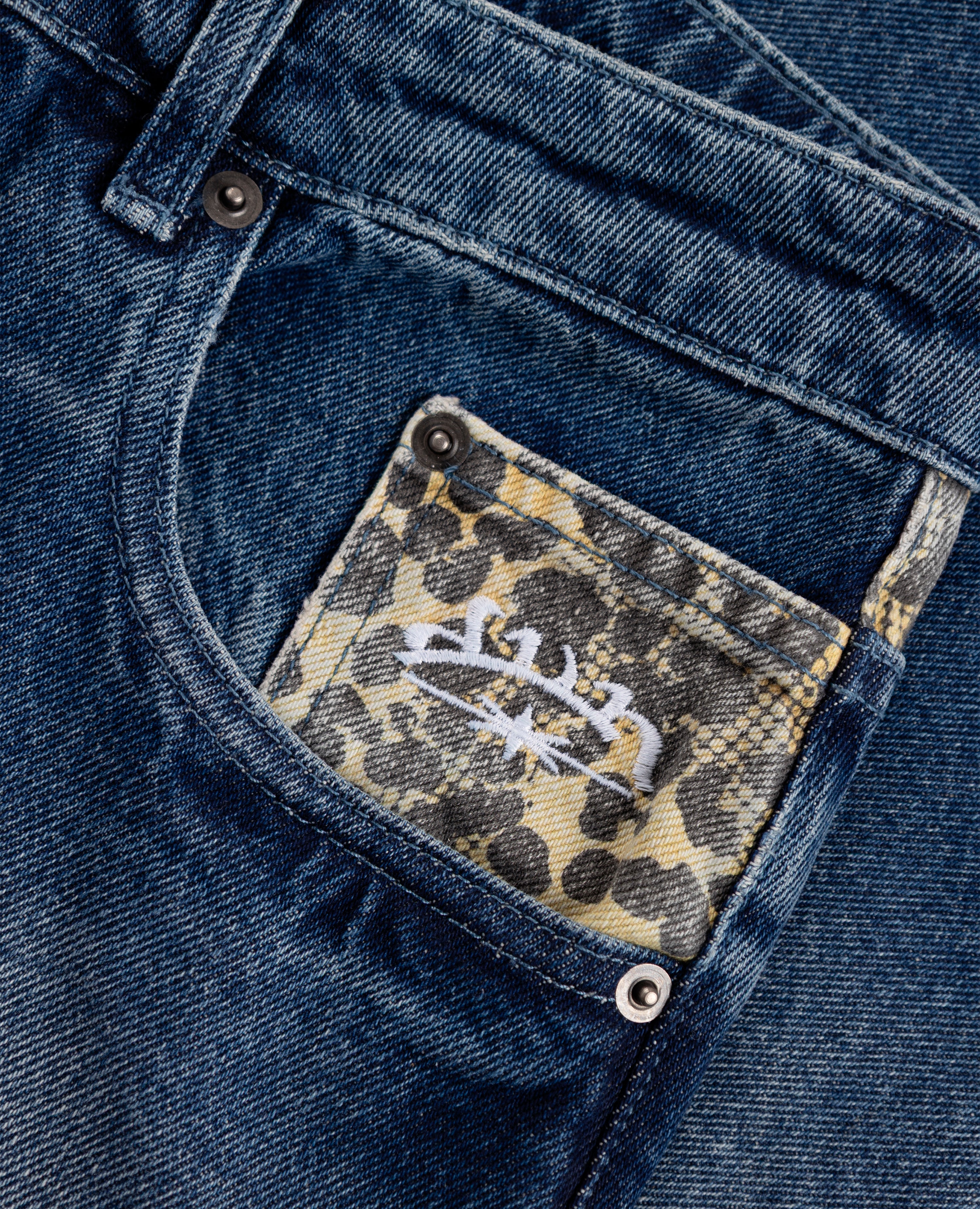 Jeansshorts mit Leopardenmuster und Taschen