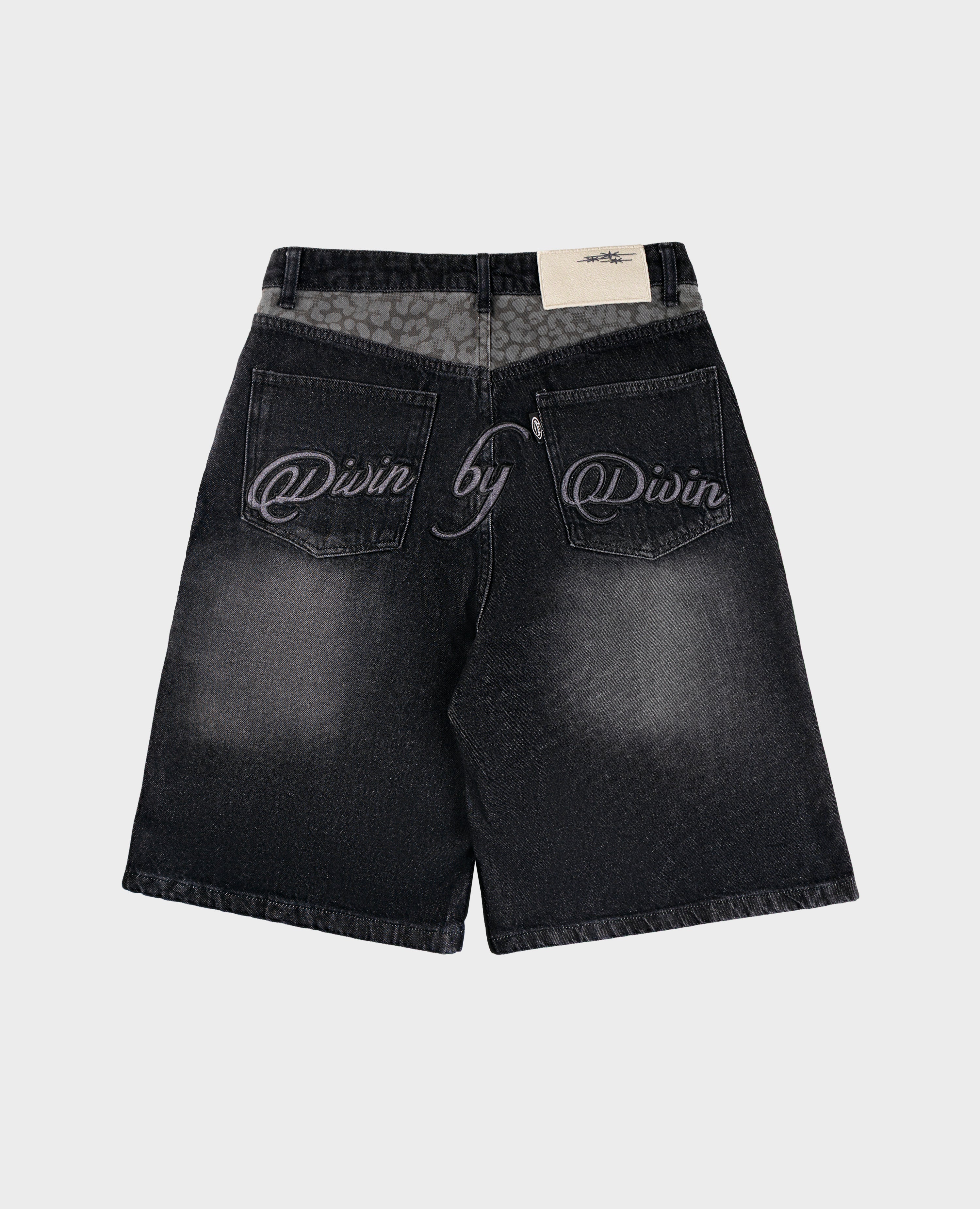 Schwarze Jeans-Shorts mit Leopardenmuster und Taschen