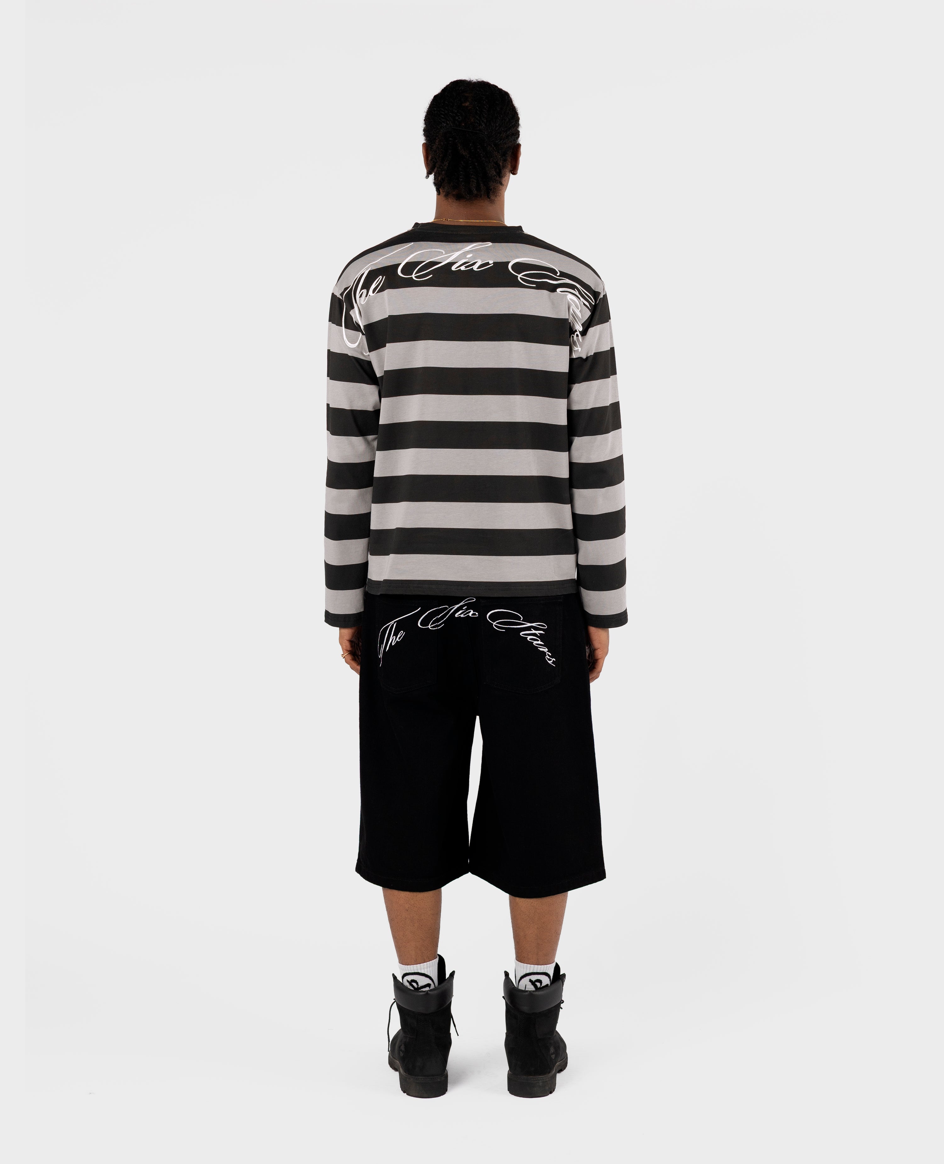 SCHWARZES VERTRÄUMTES LANGARM-SHIRT