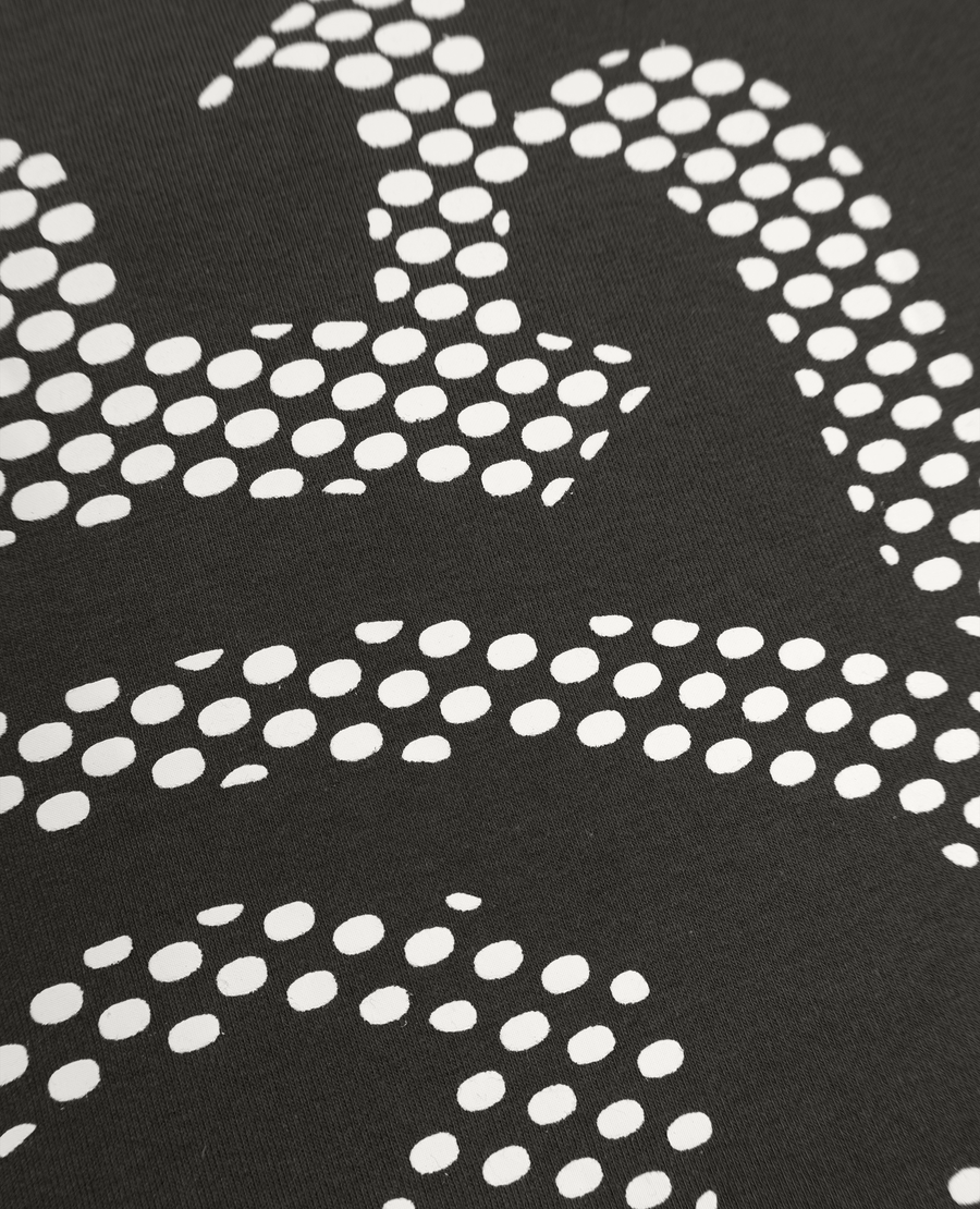 DARK HOLE PRINT T-SHIRT