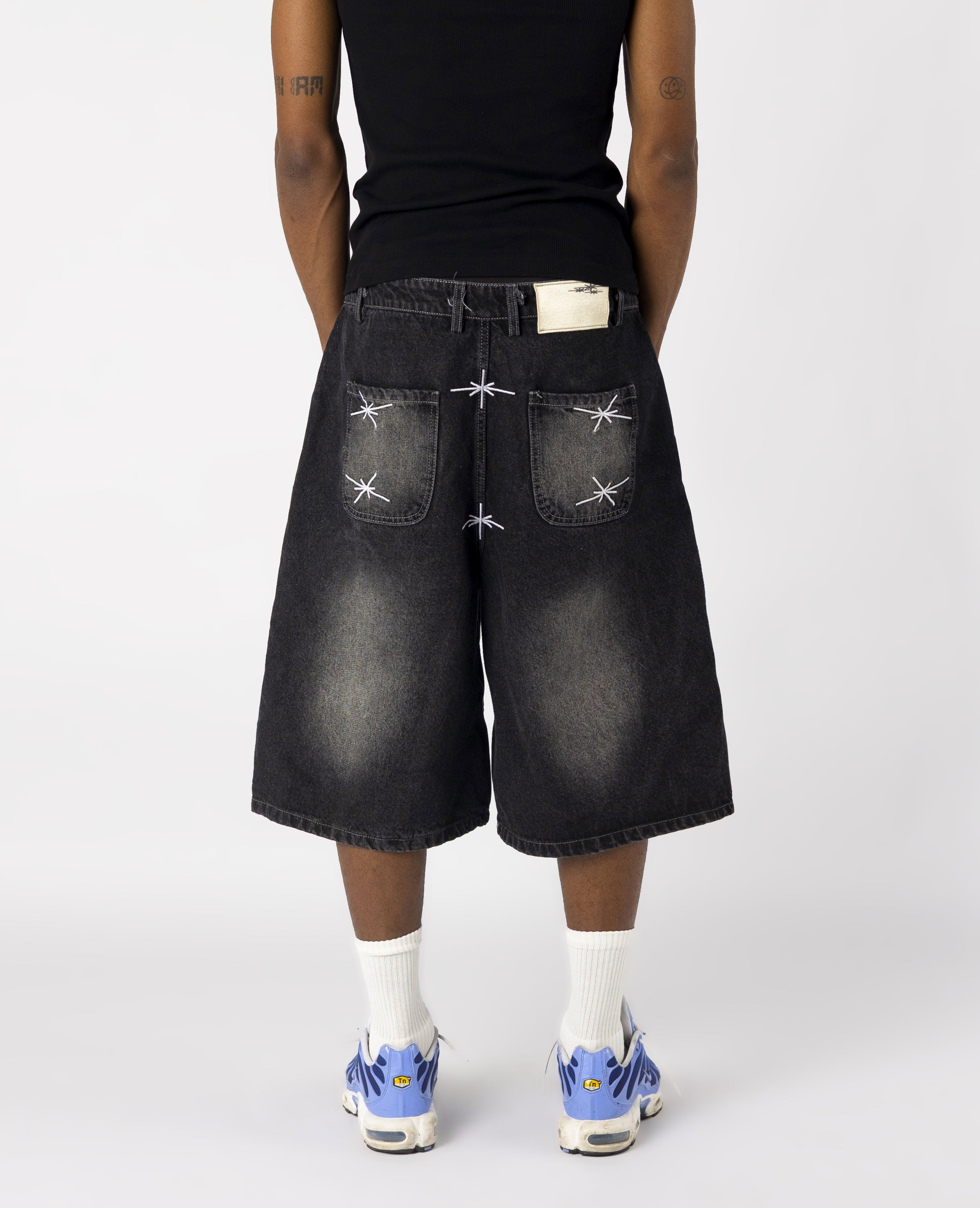 GEWASCHENE SCHWARZE DENIM-JORTE