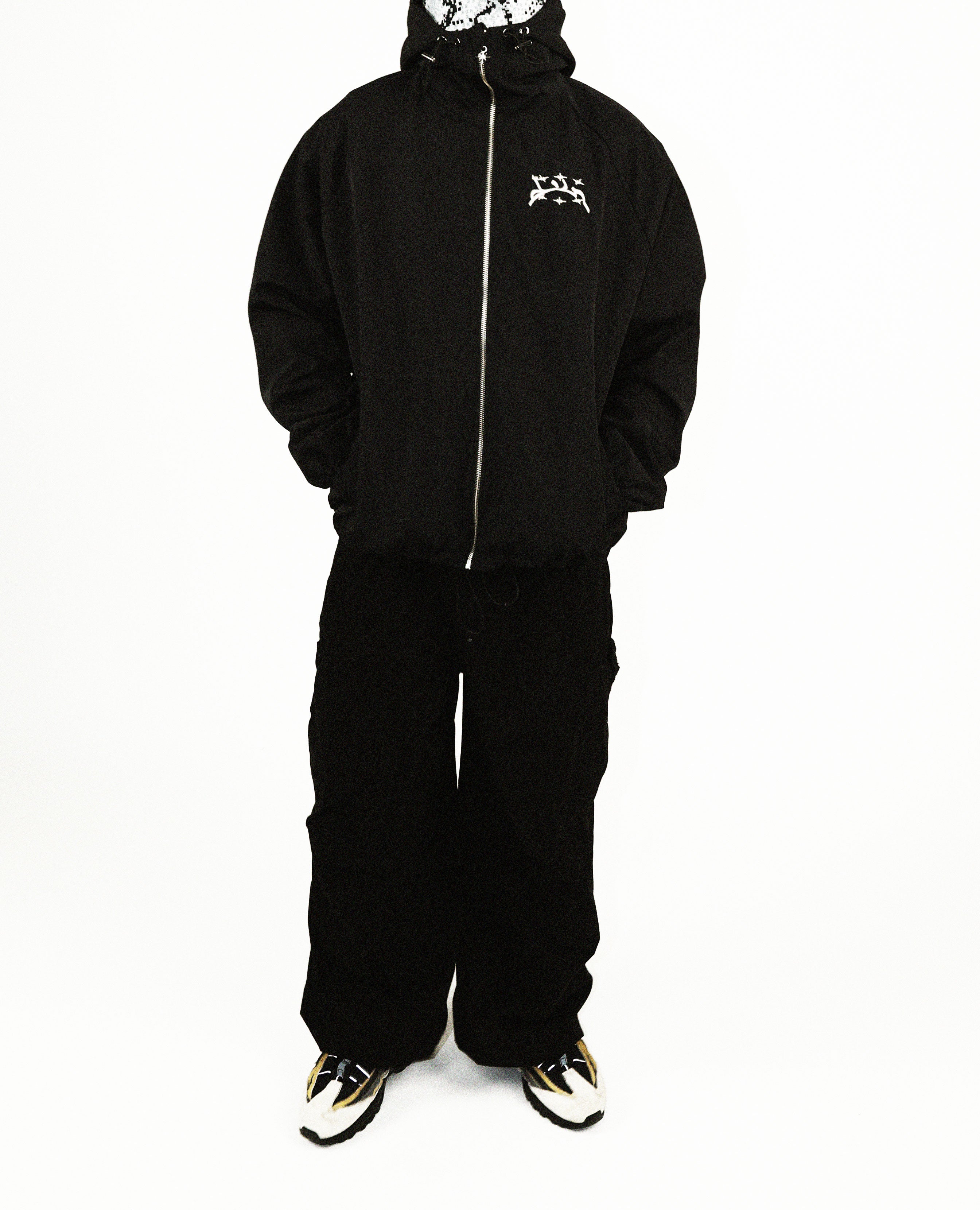 SCHWARZE WINDBREAKER-JACKE