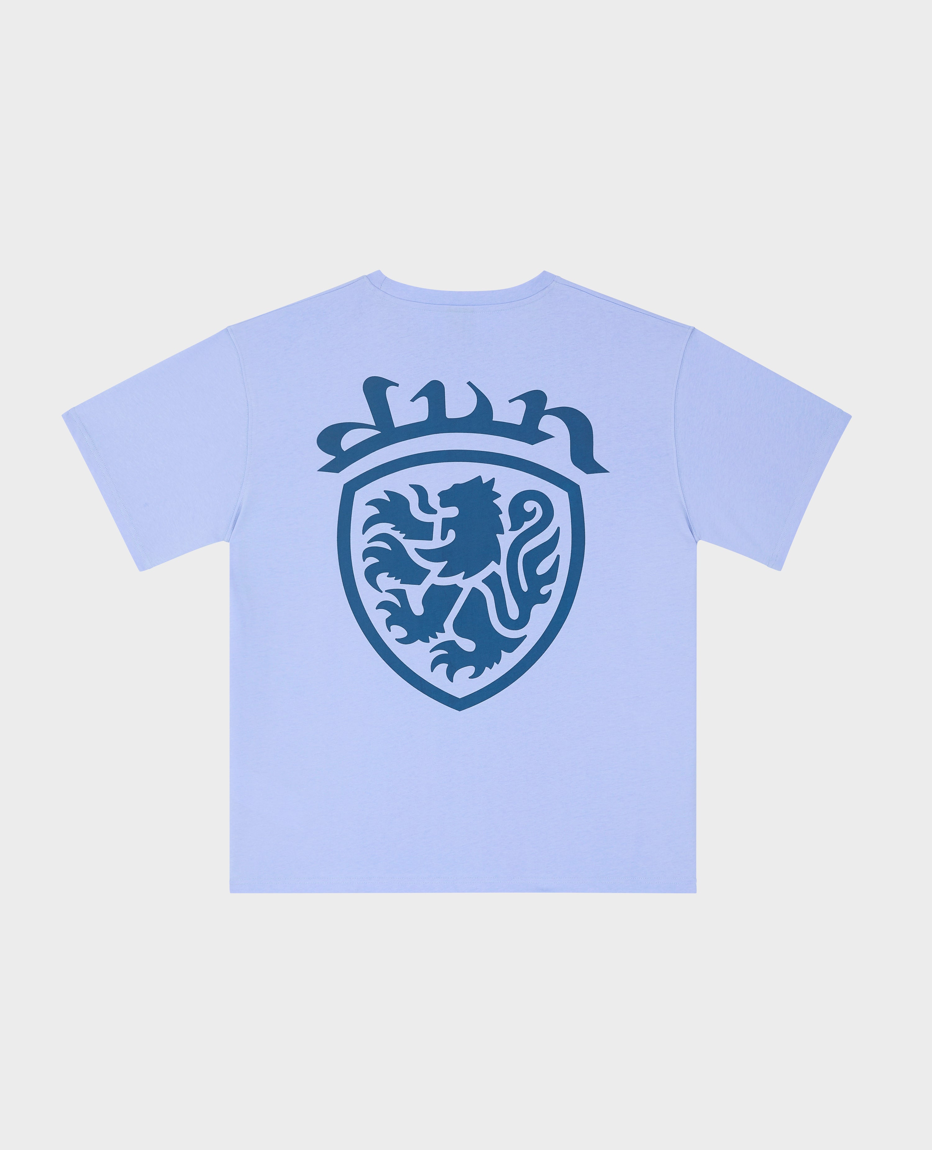 T-SHIRT MIT BLAUEM WAPPEN