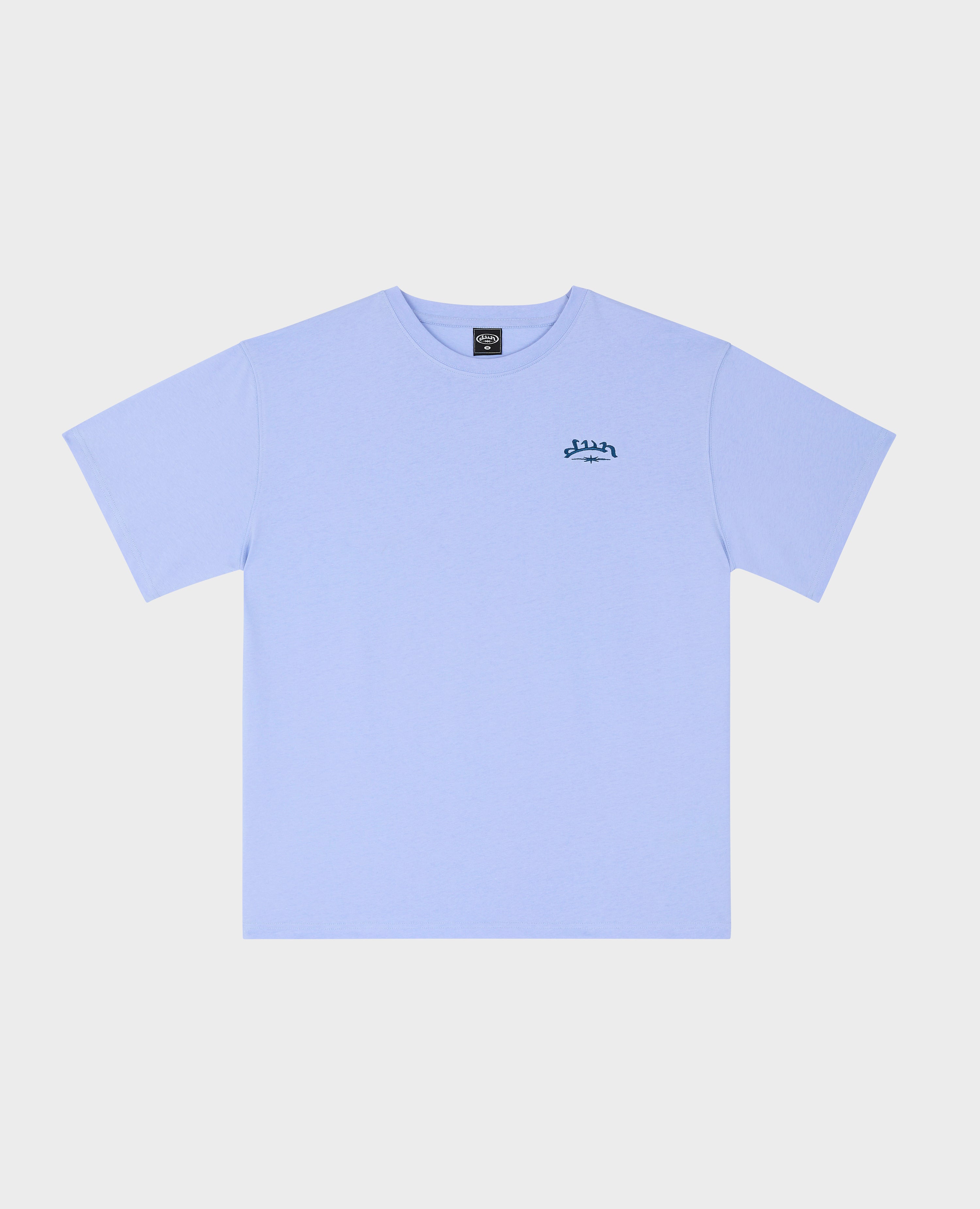 T-SHIRT MIT BLAUEM WAPPEN
