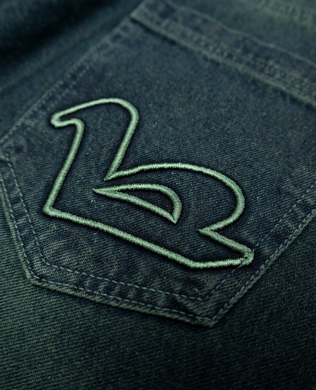 BLAUE DAMEN-JEANS MIT SEITLICHER TASCHE