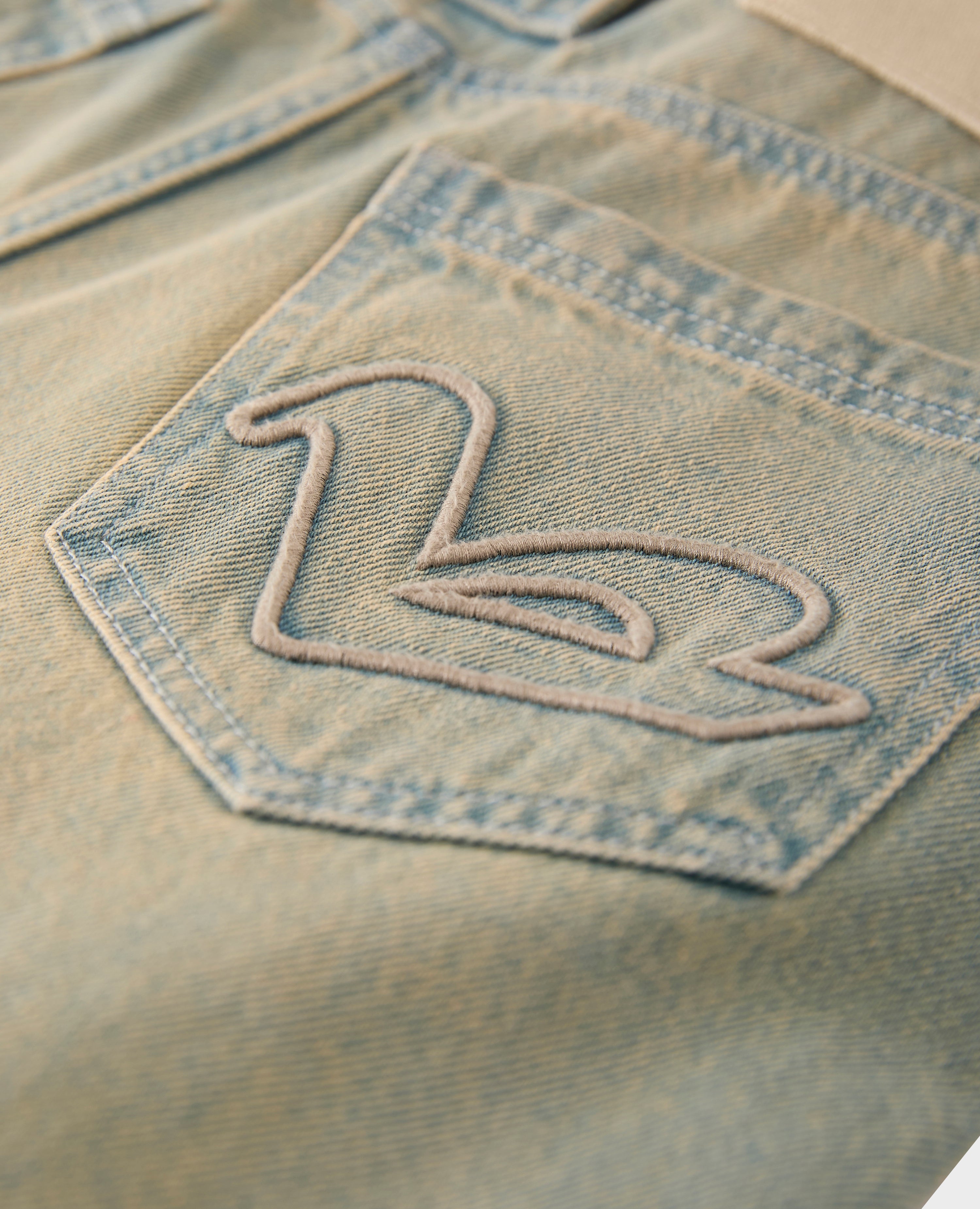 DAMEN-JEANS MIT SEITENTASCHEN