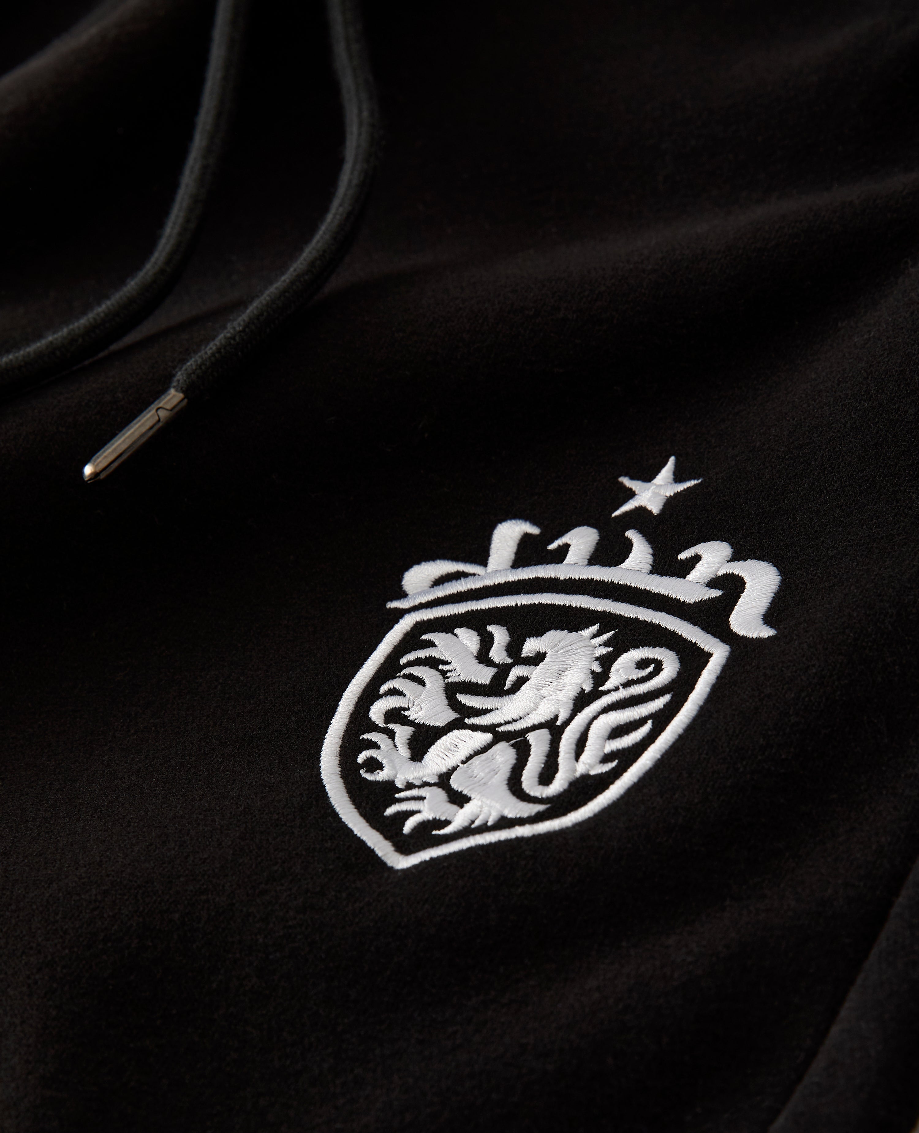 SCHWARZE COA-STICKEREI-JUGGURTEN