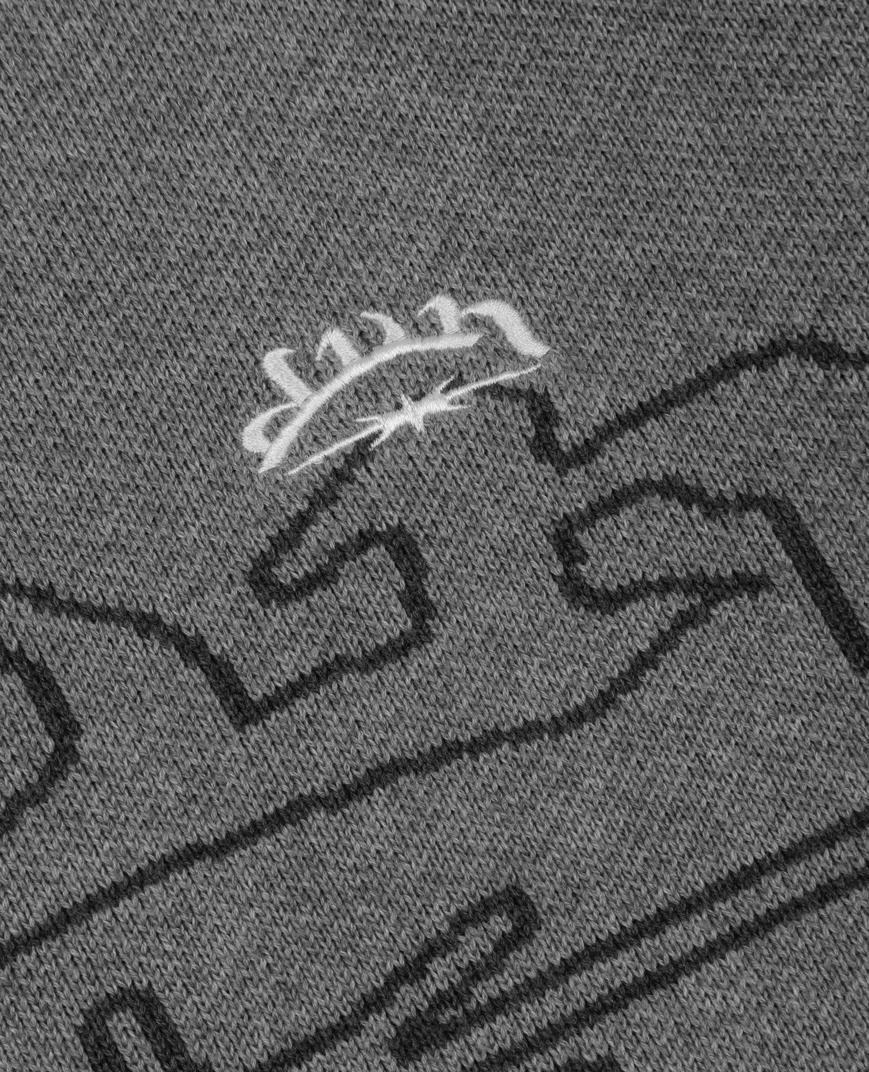 GRAUE STRICKWAREN