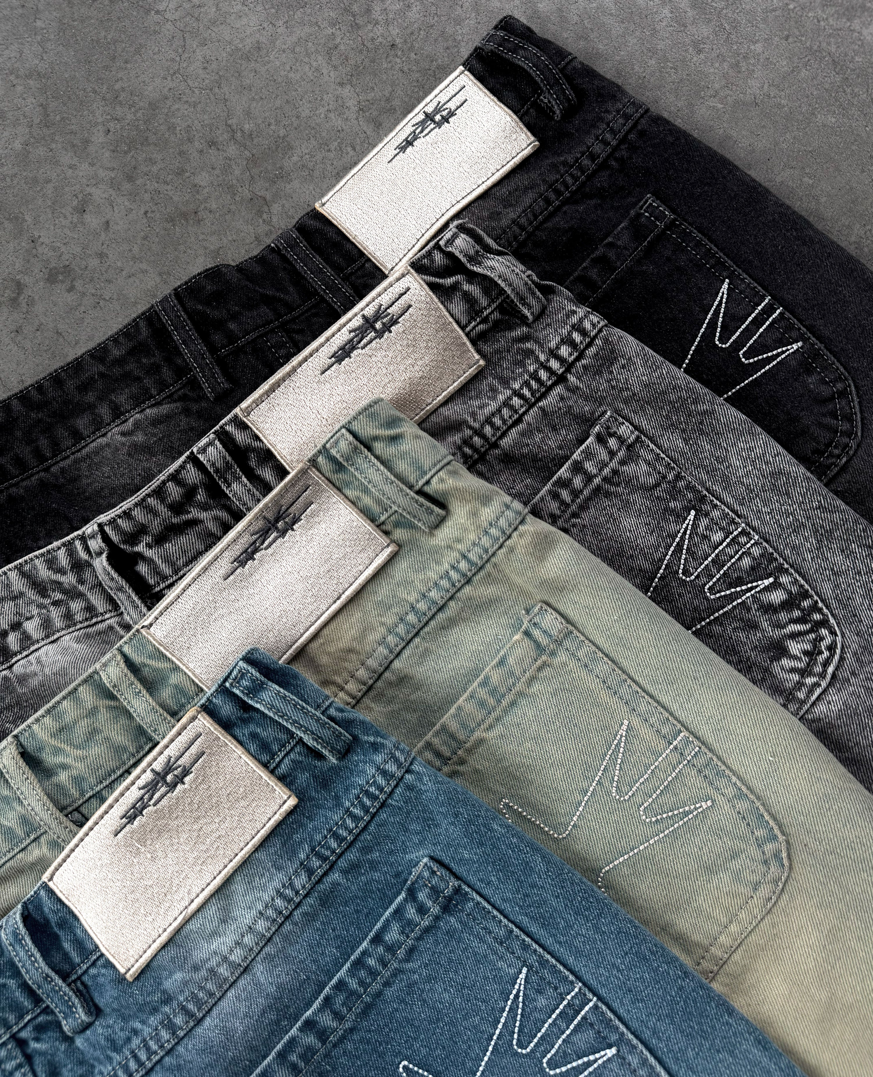 SCHWARZ GEWÄSCHETER DENIM