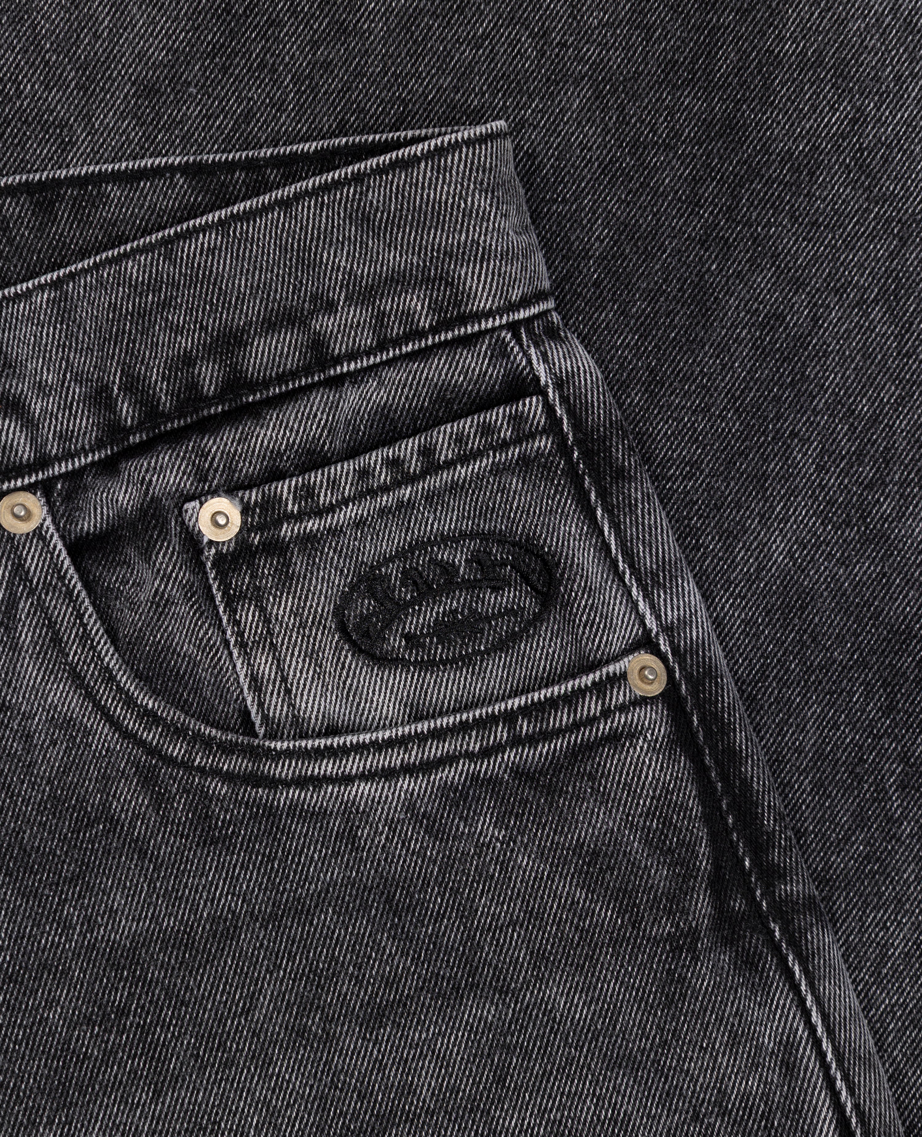 GEWASCHENER GRAUER BEAST-DENIM