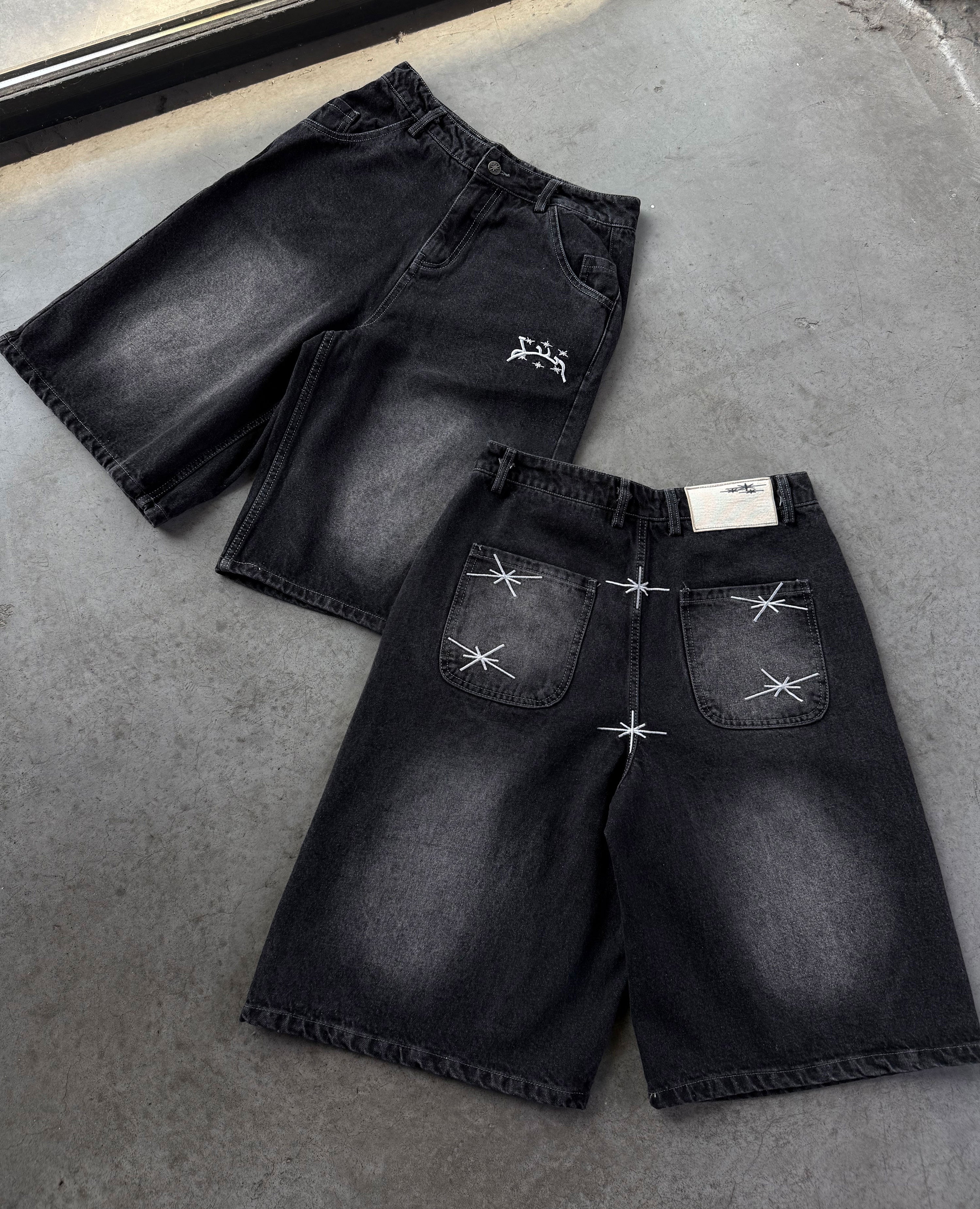 GEWASCHENE SCHWARZE DENIM-JORTE